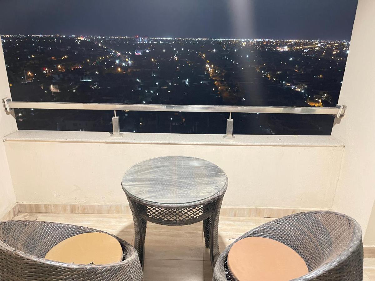 Modern Luxury 1 BHK Apartment At Goldcrest Mall DHA Phase 4 Lahore - Chambres d’hôtes Lahore
