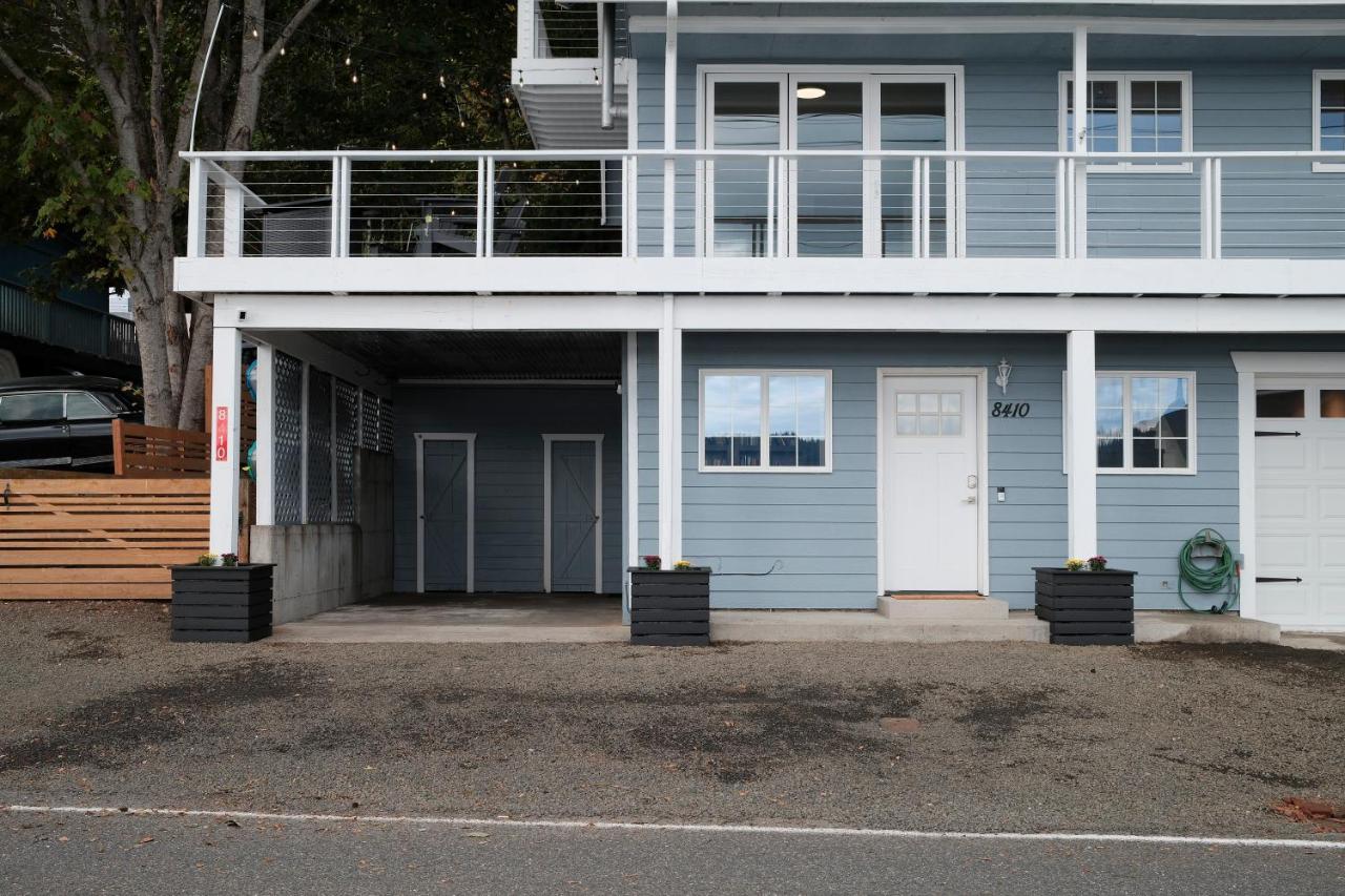 Hood Canal Escape- upscale meets the rocky shores! - B&B Belfair