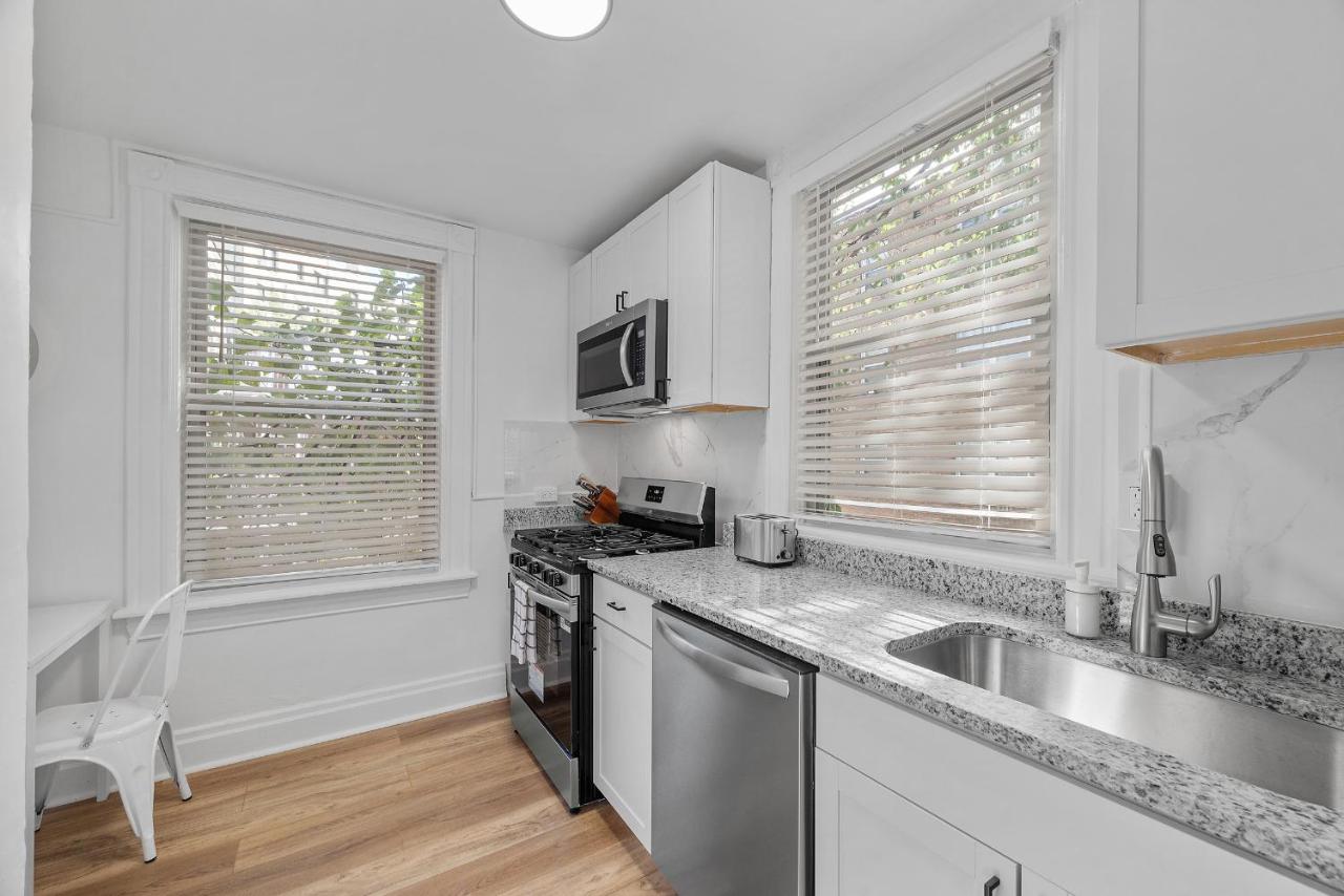 Pittsburgh Shadyside 2E Bright Modern Private Bedroom with Shared Bathroom - Bed and Breakfast Pittsburgh