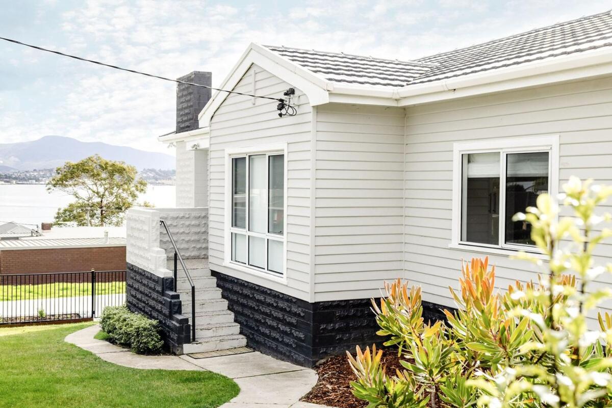 Panoramic Water & Mountain Views - 10 mins to CBD - B&B Montagu Bay