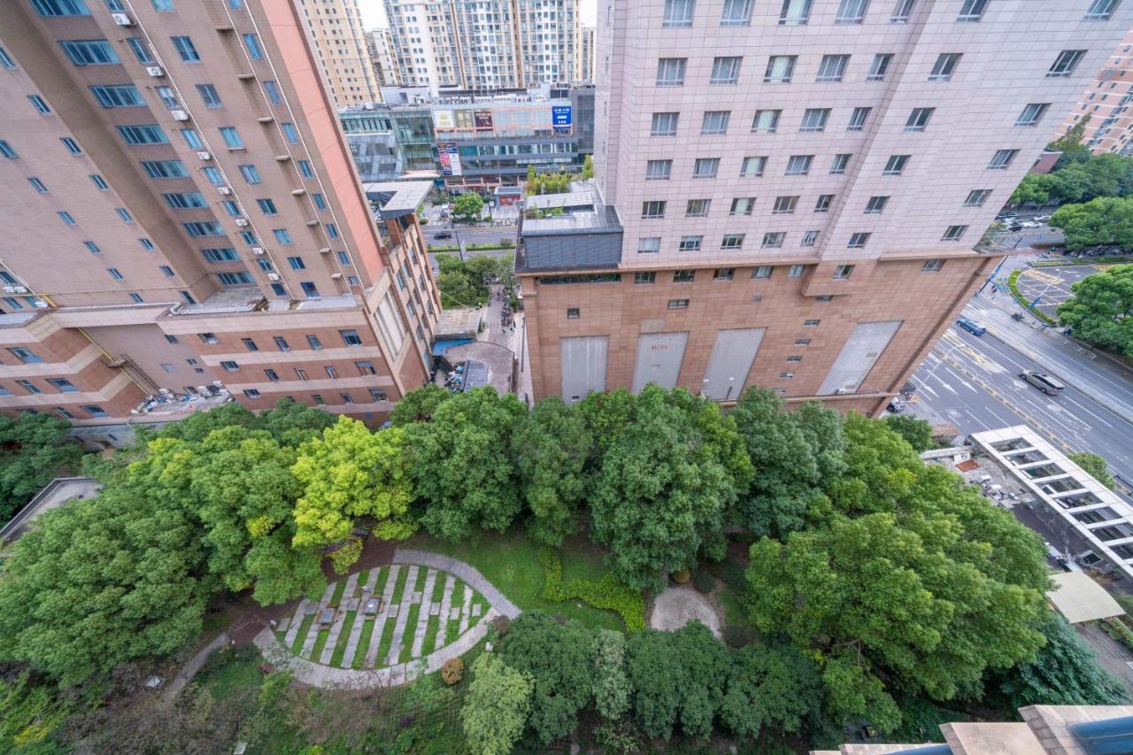 Tyms Changning 3BR Modern Apt near Weining Rd - Chambres d'hôtes Shanghai