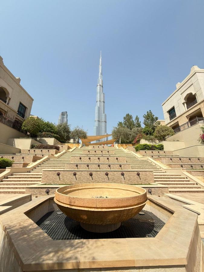 Souk Al Bahar Dubai Fountain and Burj Khalifa view from the Balcony, 2 mins walk to Dubai Mall by Norbu Holiday Homes - Chambres d'hôtes Dubaï