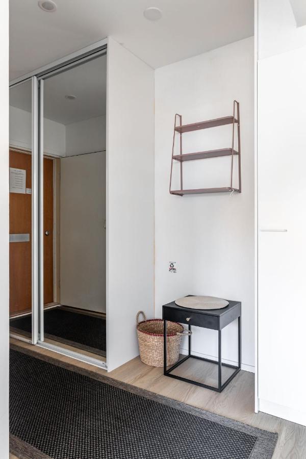 Central 1BR Apartment with Balcony & Free Parking - B&B Lahti