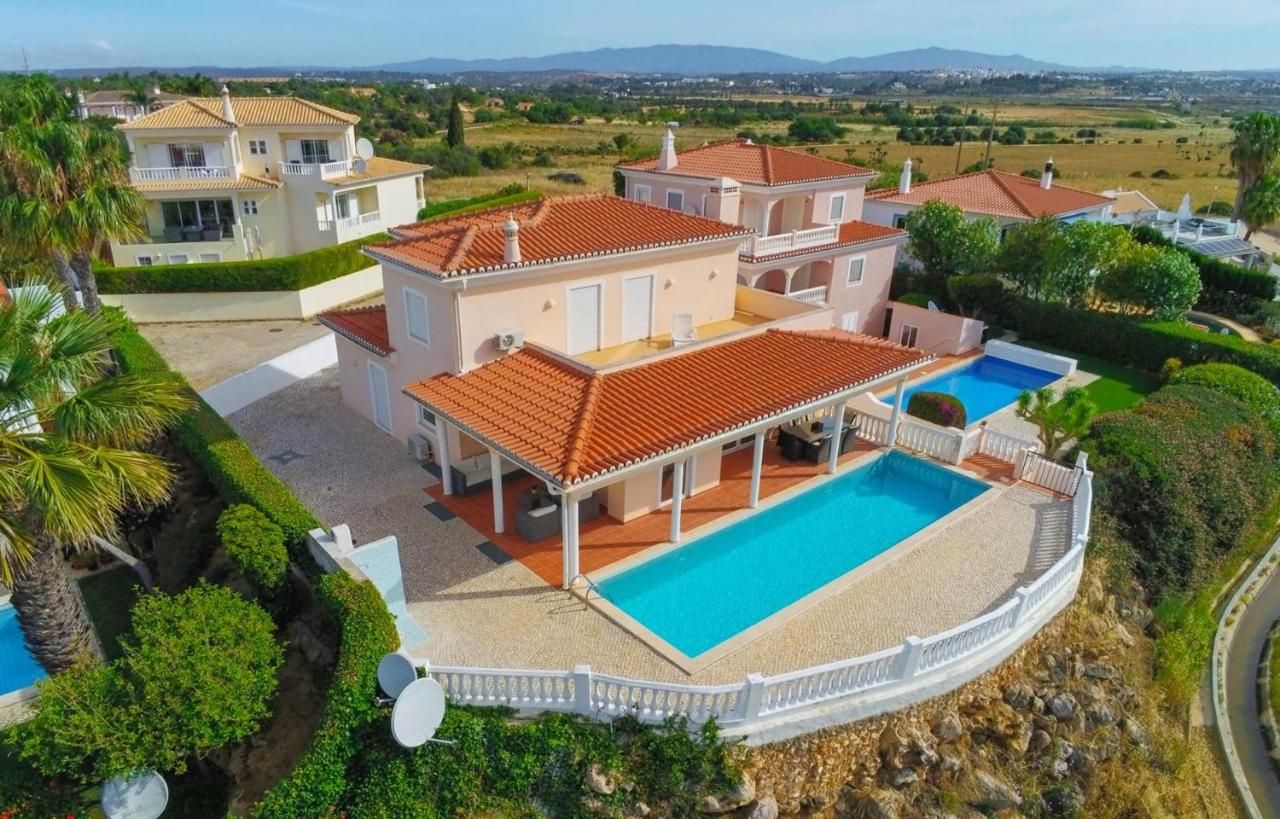 Bay View Villa in Vale da Lama - B&B Odiáxere