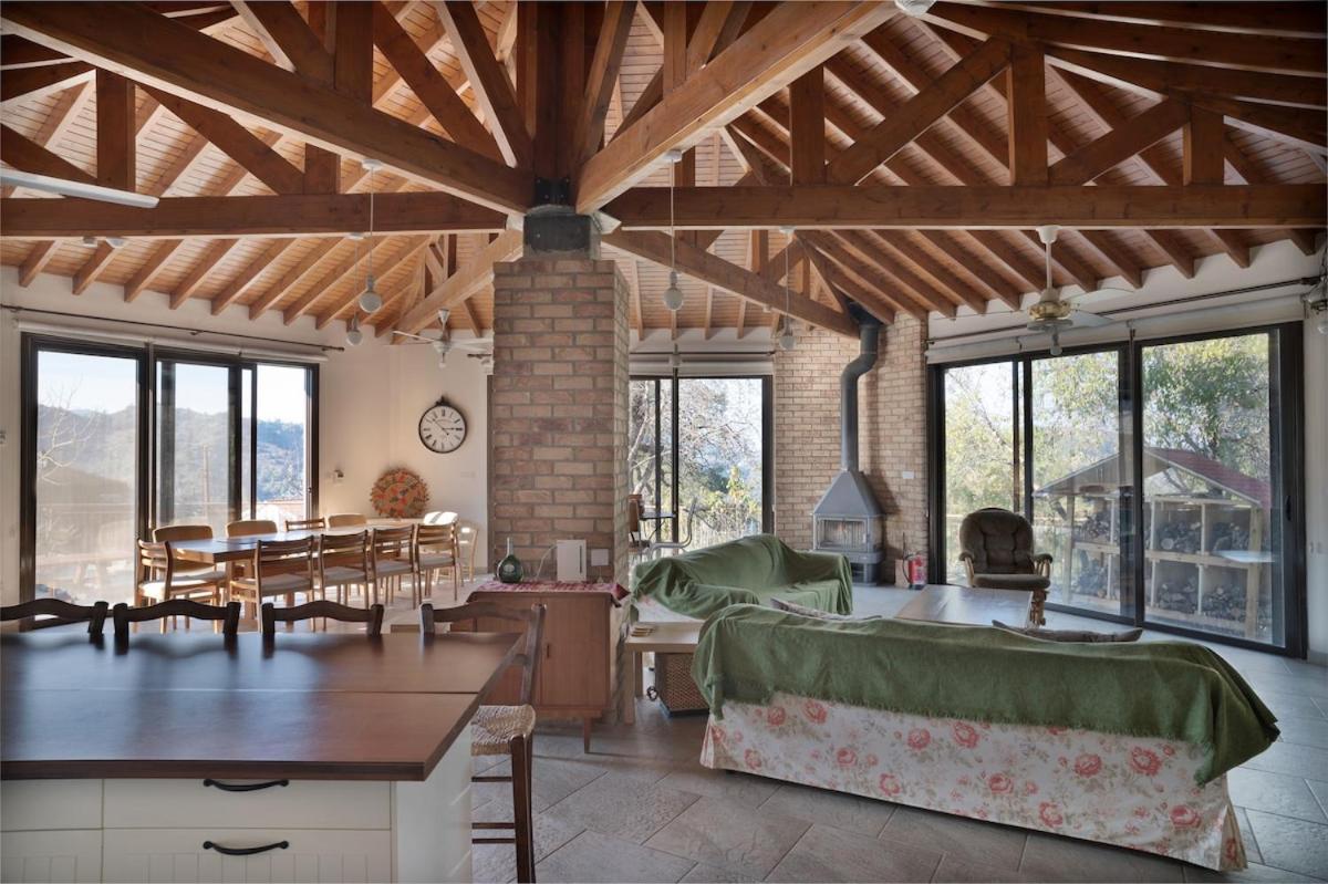 Orama Mountain Villa Farmakas - B&B Nicosia