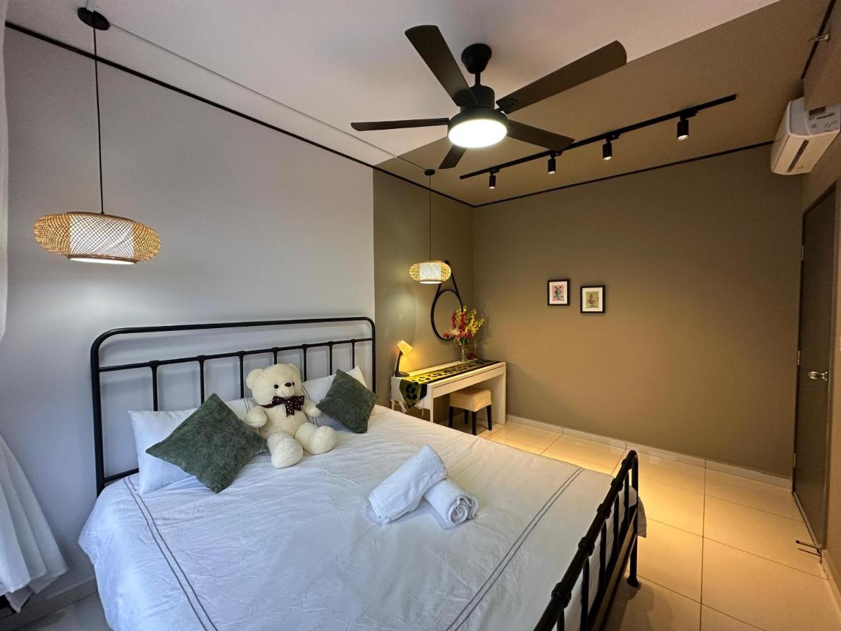 Chic Homestay with Mini Cafeteria at Gamuda Garden - Bed and Breakfast Rawang