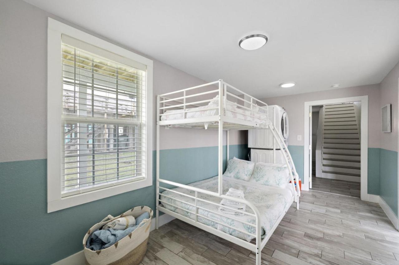 The Zachary House BeachBox Oceanview and Walk to Beach - Chambres d’hôtes Galveston