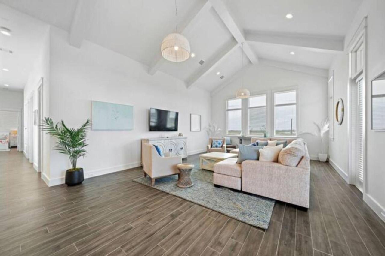 Modern beach home with the best views of West Bay - Chambres d'hôtes Galveston