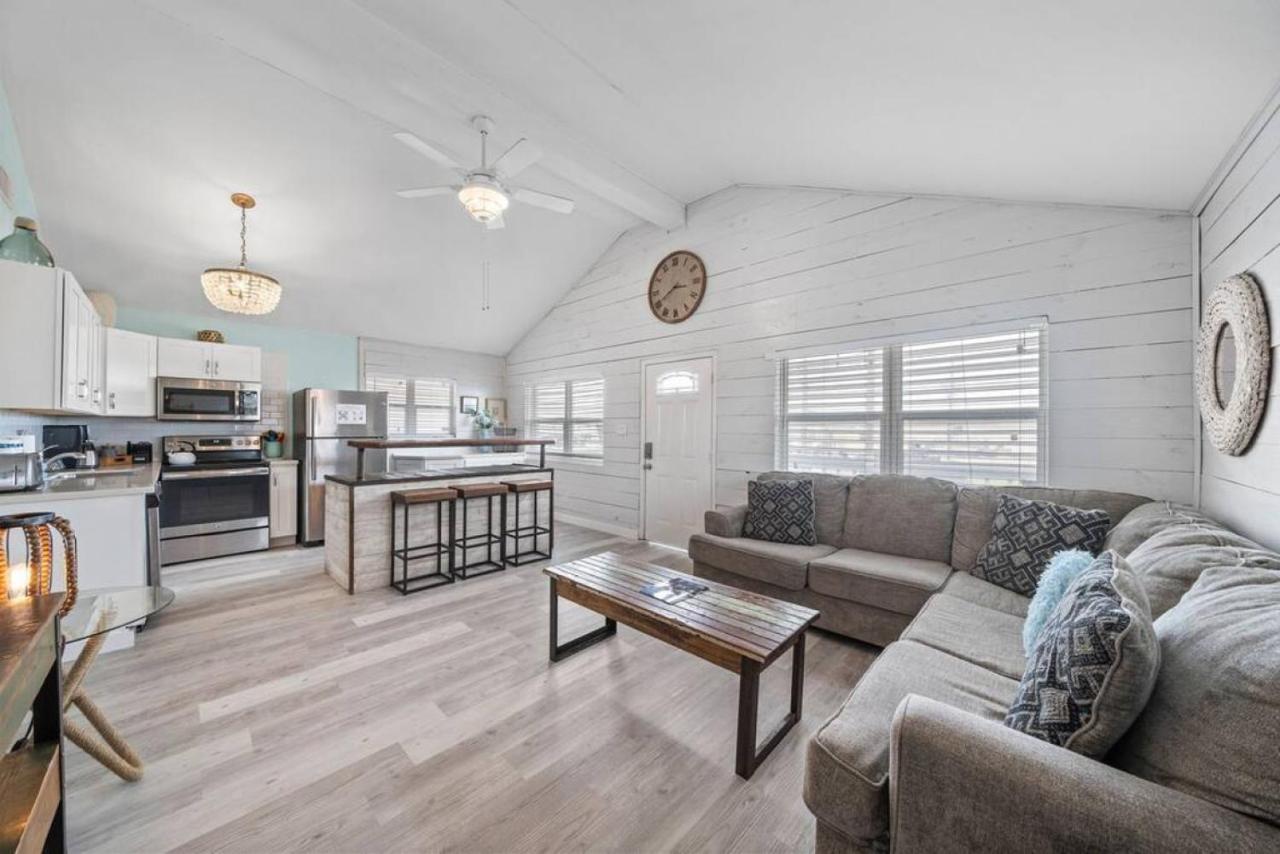 Jamaica Beach home with private pool, close to beach - B&B Galveston