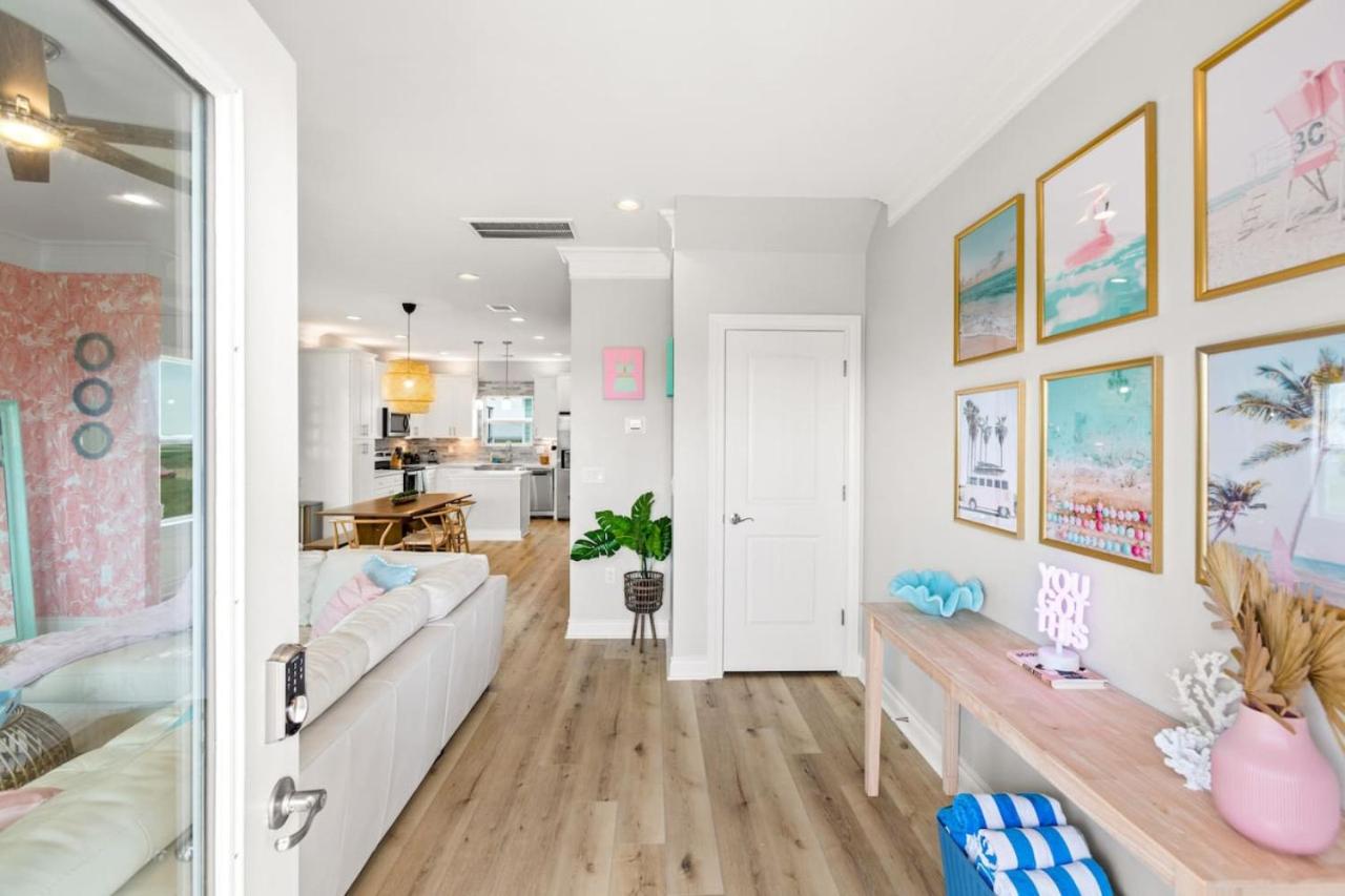 Family Friendly 3-Bedroom Coastal Escape - Bed and Breakfast Galveston