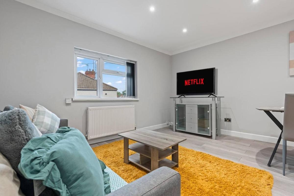 5-Bedroom Contractor Home near CBS Arena - B&B Exhall