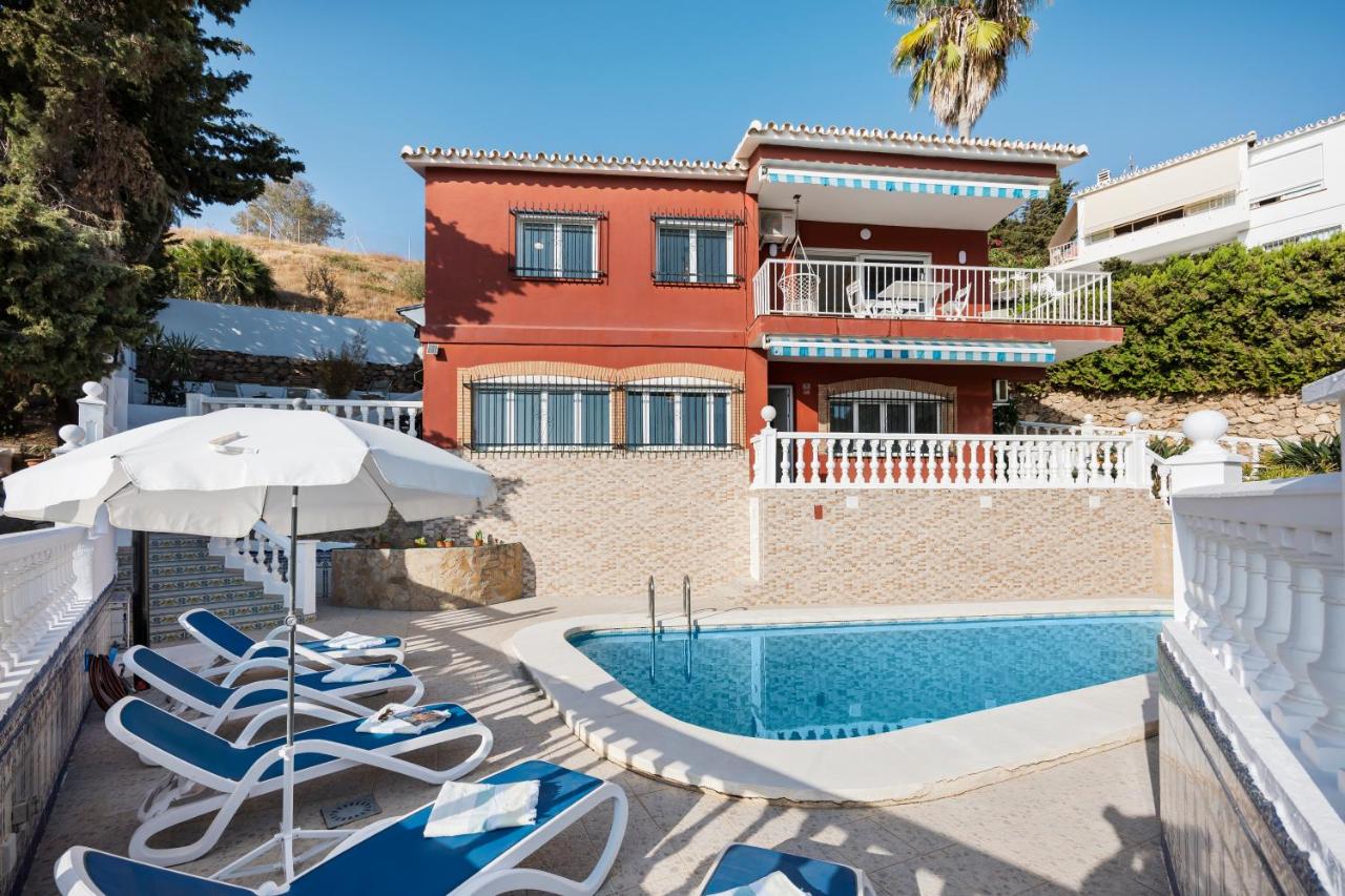 Villa Miramar with Sea View, Pool, BBQ & Air Hockey - B&B Torre de Benagalbón