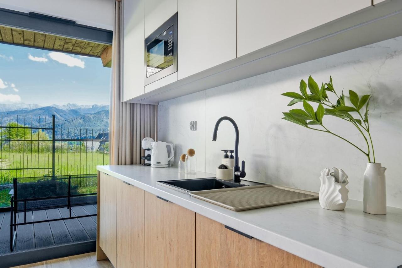 Apartment with Mountain View