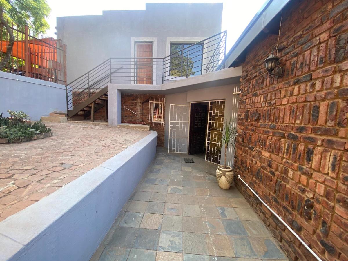 Mbobo Legacy Residence - B&B Pretoria