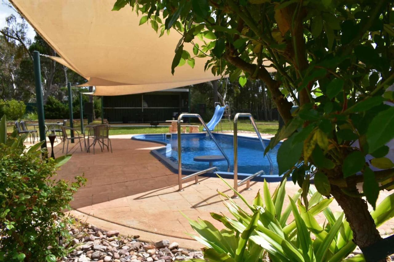 Lyndoch Retreat, 2BR with Pool, BBQ & Fire Pit - B&B Altona