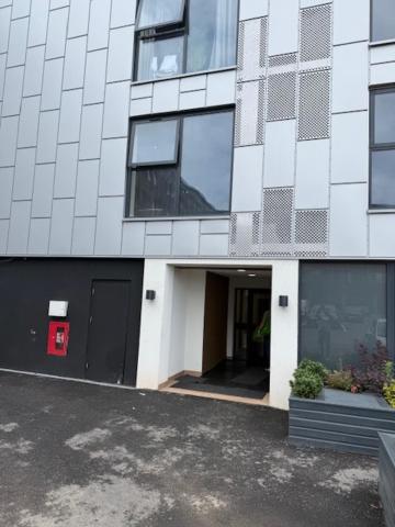 3 Bed Penthouse, 2Free Parking Spaces Close to BHX NEC - B&B Birmingham