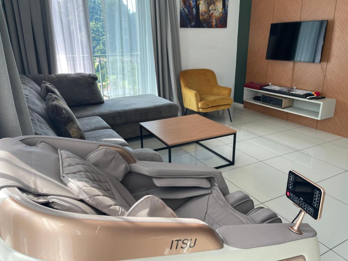 Three-Bedroom Apartment with Mountain View