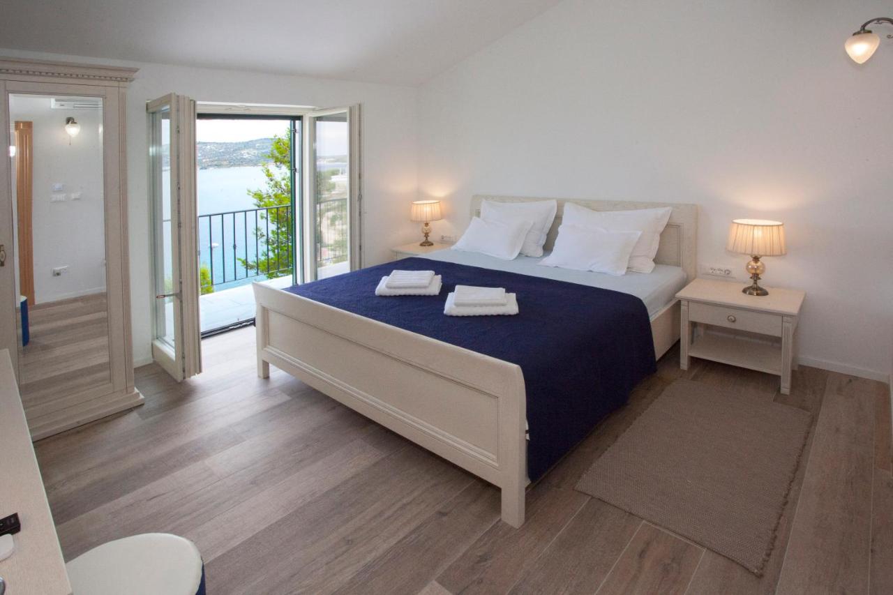 Villa con 4 Camere da Letto - Fronte Spiaggia