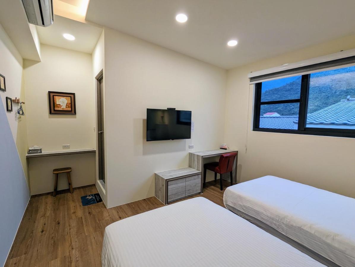 Double or Twin Room with Mountain View