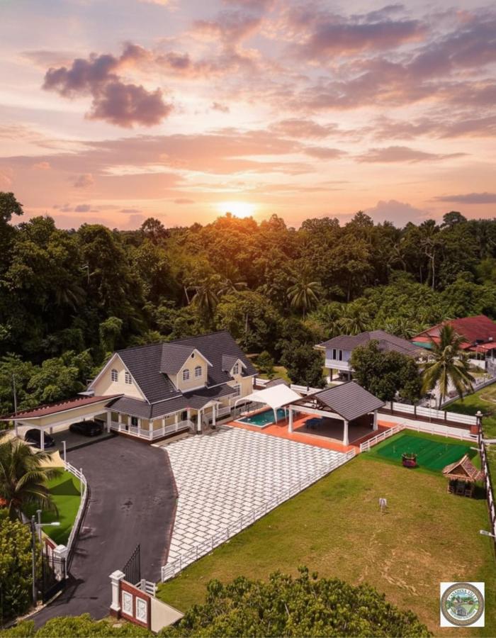 Casadina Villa Homestay - Bed and Breakfast Pasir Mas