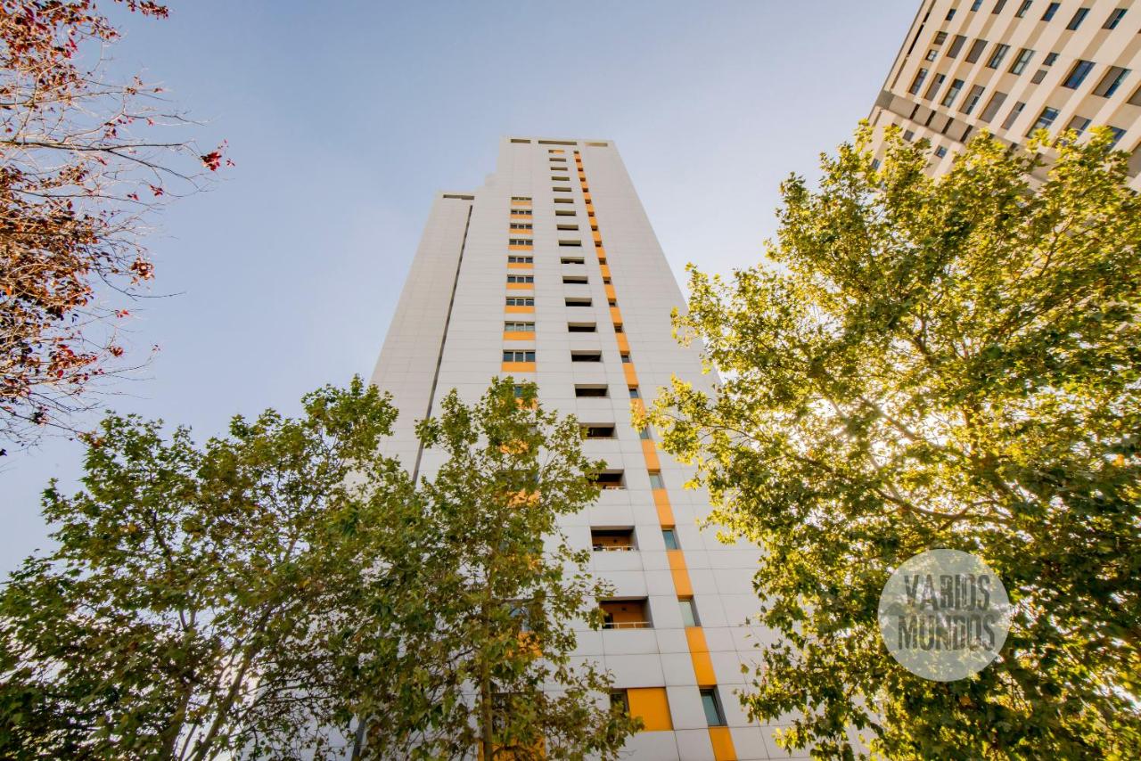 Terraza y Vistas para 6 con Parking en Sanchinarro - Chambres d’hôtes Madrid