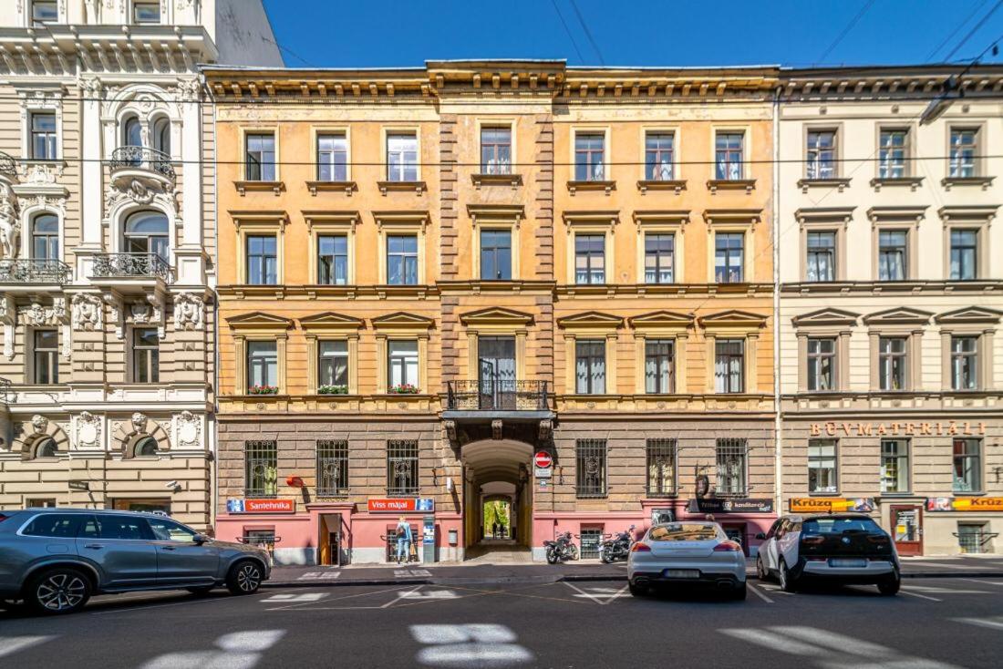 Elegant Art Nouveau Hideaway in Elizabetes street - Ferienwohnung Riga