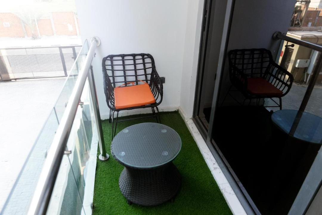 Luxury 3BR Apt w balcony view in Chevron, Lekki - B&B Lekki