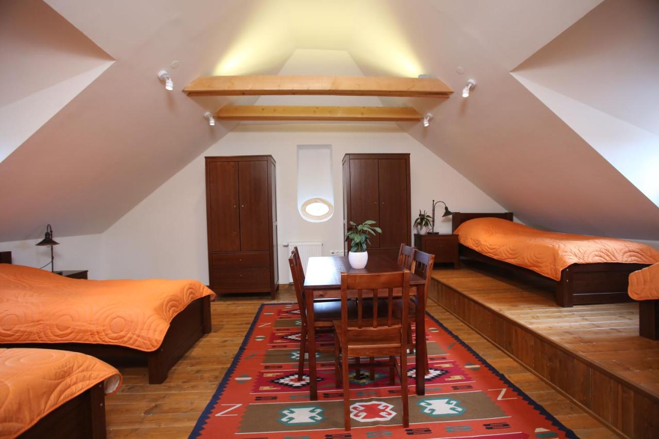 Chambre Quadruple avec Salle de Bains Commune