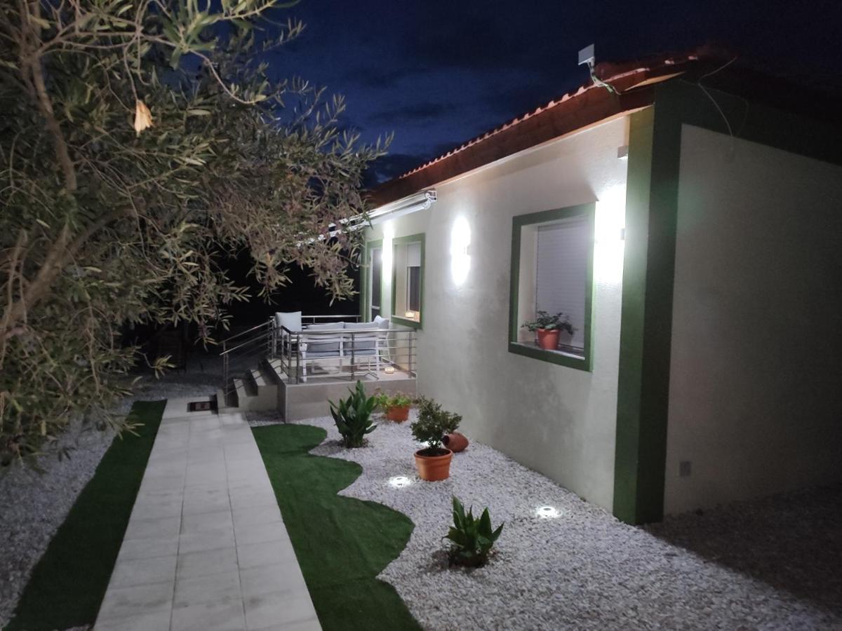 Ismini's Luxury Villas - B&B Myrodáto