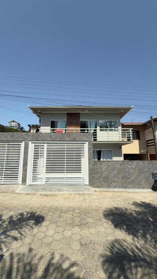 2º andar de casa na Armação da Piedade, 50 metros da praia - Chambres d'hôtes Governador Celso Ramos