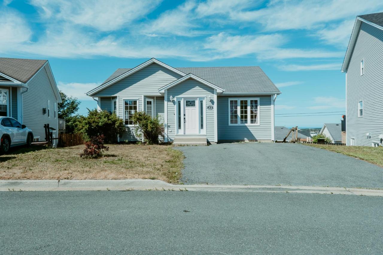 St Johns Retreat Terrace 3 BR & 2 Baths - B&B Saint John's