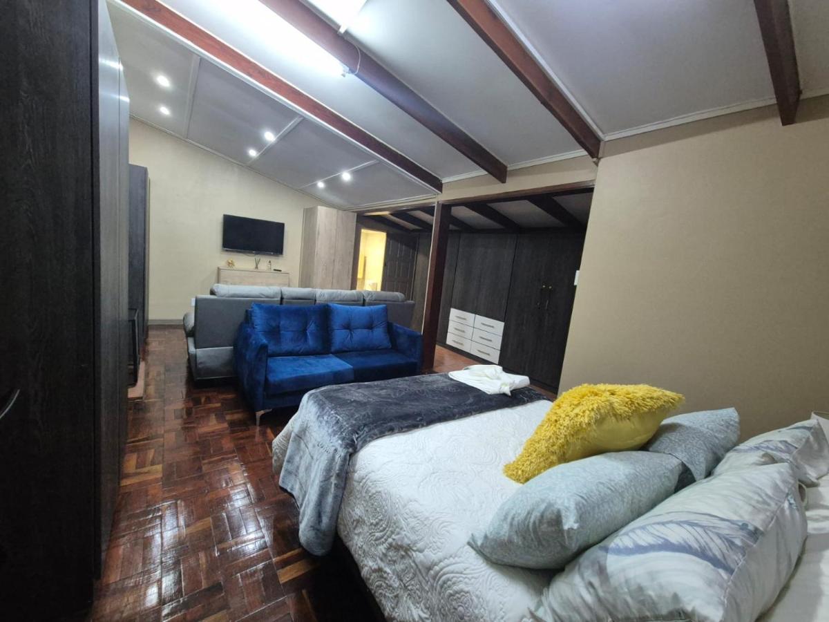 Modern Van Riebeeck Park Accomodation - B&B Worcester