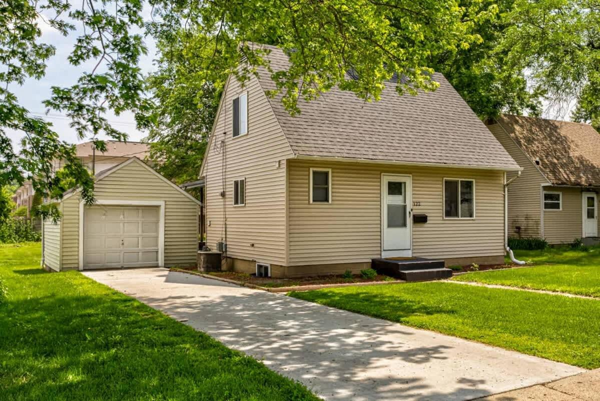 Modern 3BR Getaway-Stylish Ames - Bed and Breakfast Ames