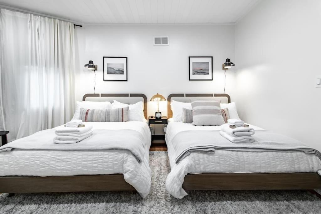 Riverfront Retreat - 2 Units - 3BR - Free Parking - B&B Cleveland