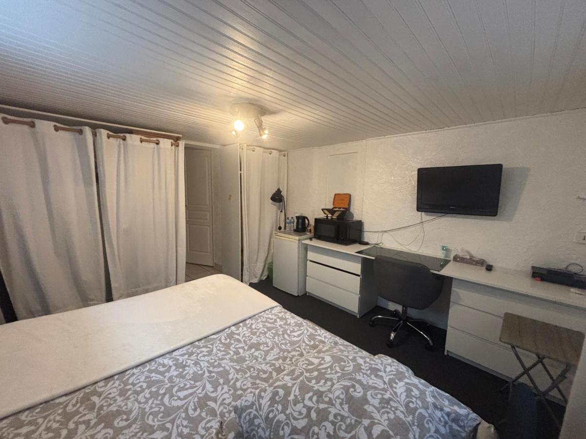 Fully equipped independent room! Chambre indépendante équipée ! - Bed and Breakfast Le Blanc-Mesnil