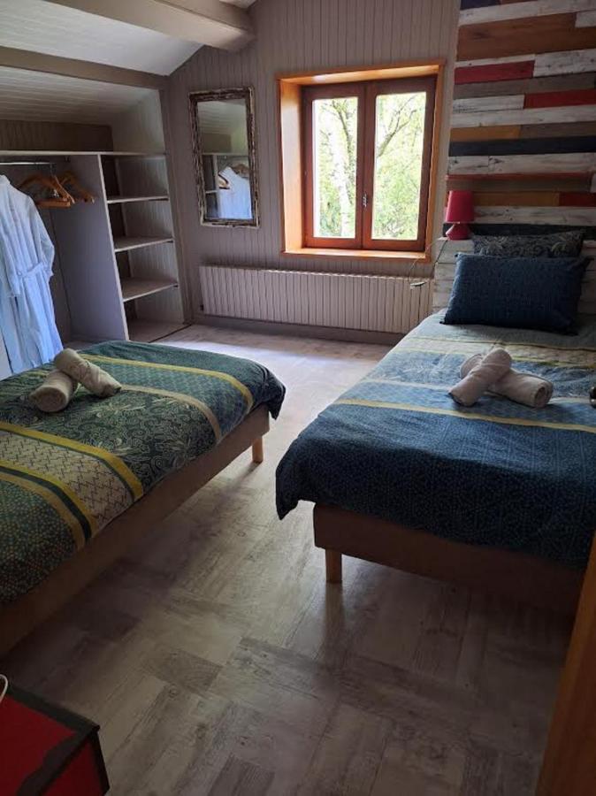 Standard Twin Room with Shared Bathroom