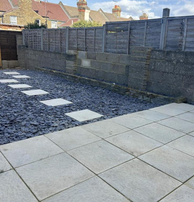 Modern ROOM En-Suite Close to Hospital & Train - B&B Gillingham