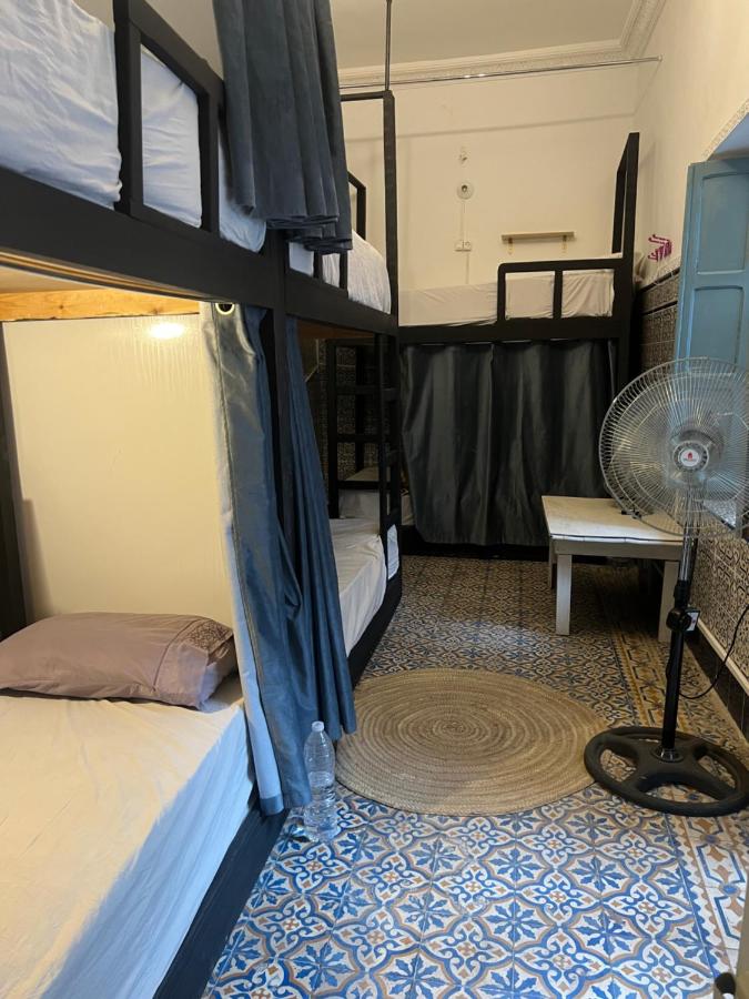 Posto Letto in Dormitorio Misto con 8 Letti