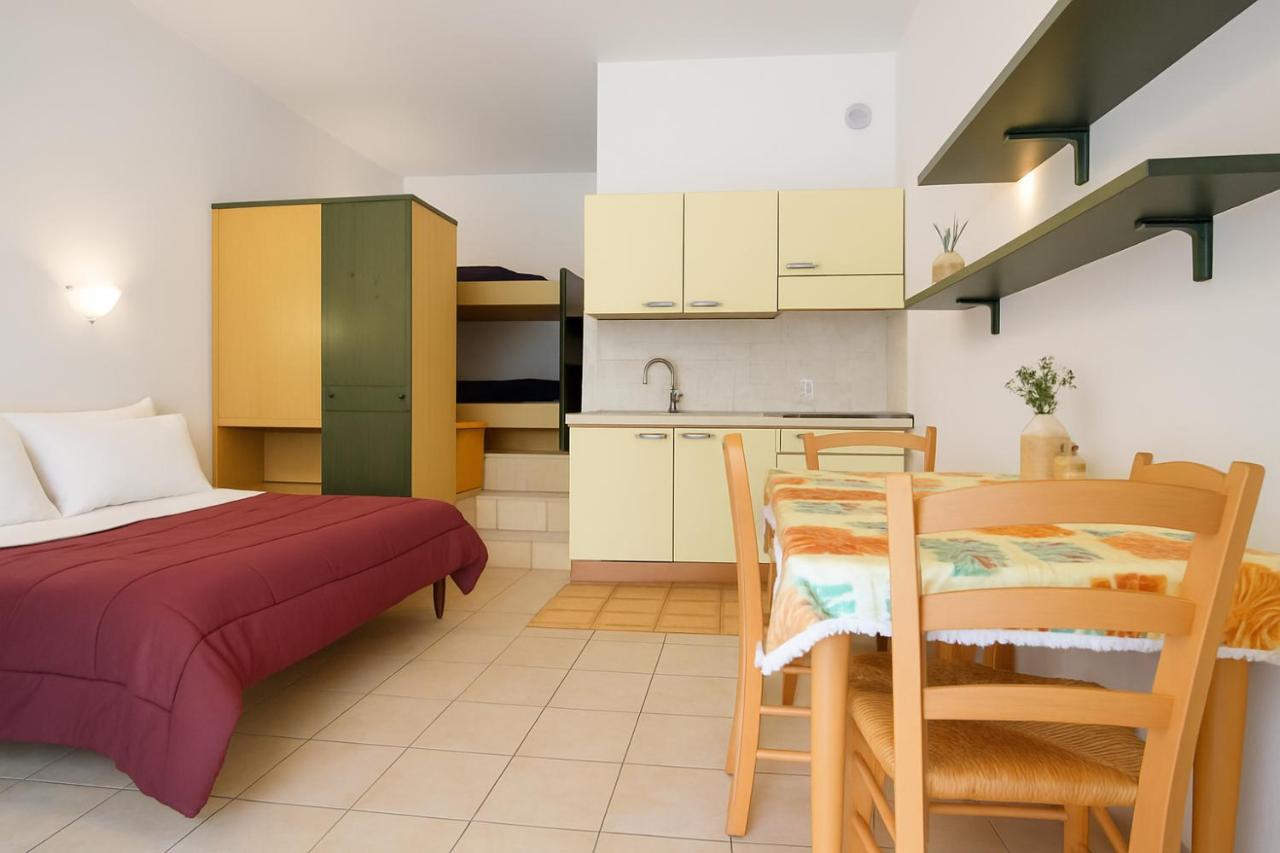 Studio (4 Adults)