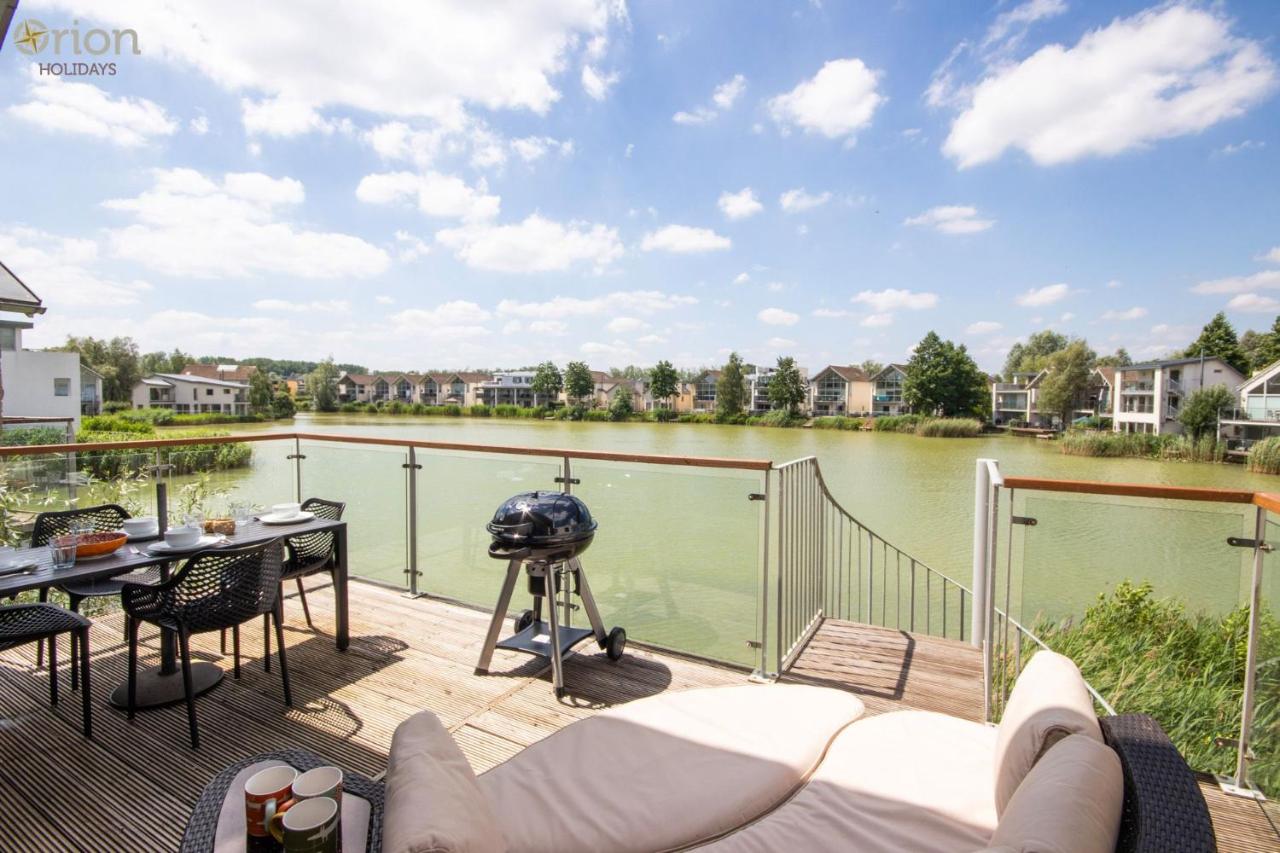 Howells Mere 16, Indian Summer - B&B Somerford Keynes