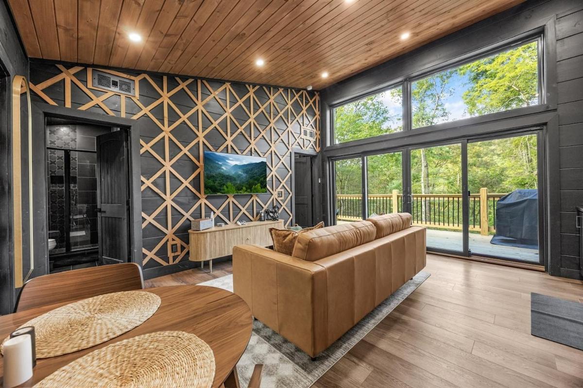 High-End Smoky Mountain Hideaway With Hot Tub - B&B Sevierville