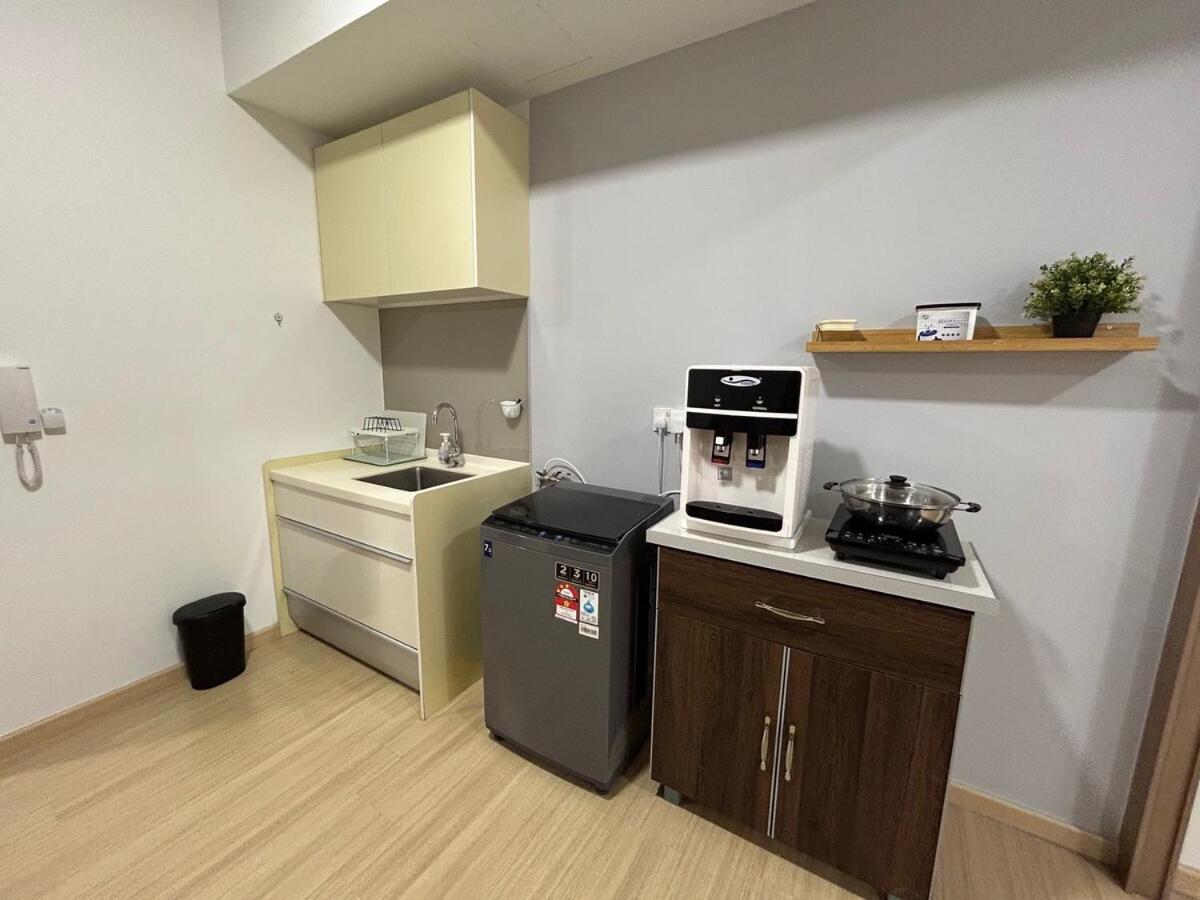 Comfortable and price reasonable having MRT - Bed and Breakfast Sungai Buloh