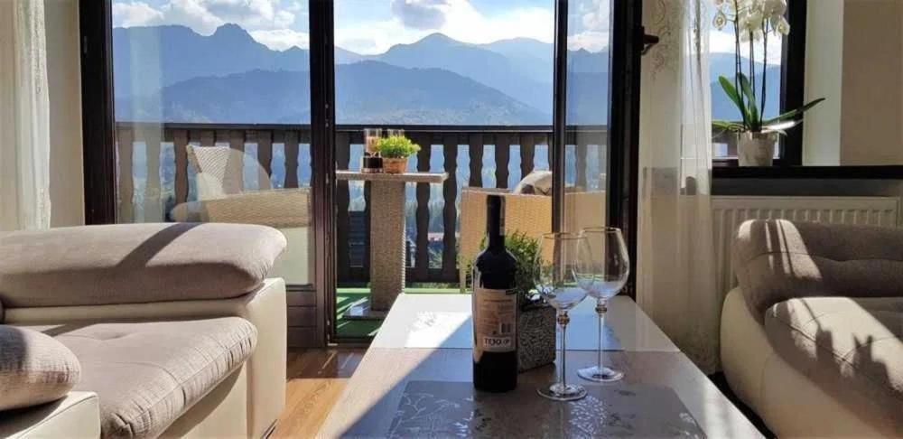Appartamento con 3 Camere da Letto e Vista Montagna