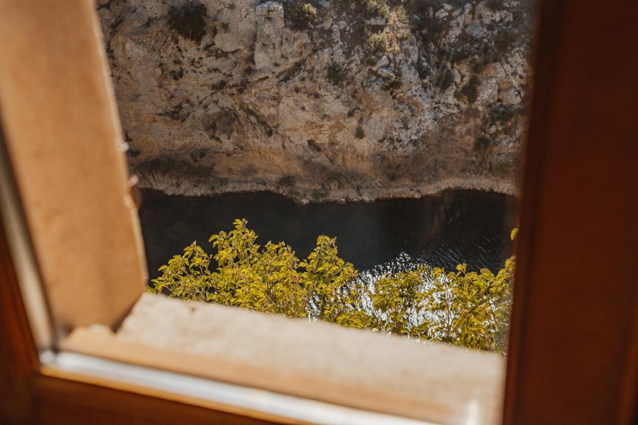 Deluxe Double Room (2 Adults + 1 Child)