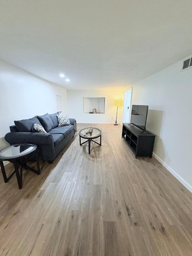 Peaceful King House - Spacious & Renovated! - B&B East Rochester