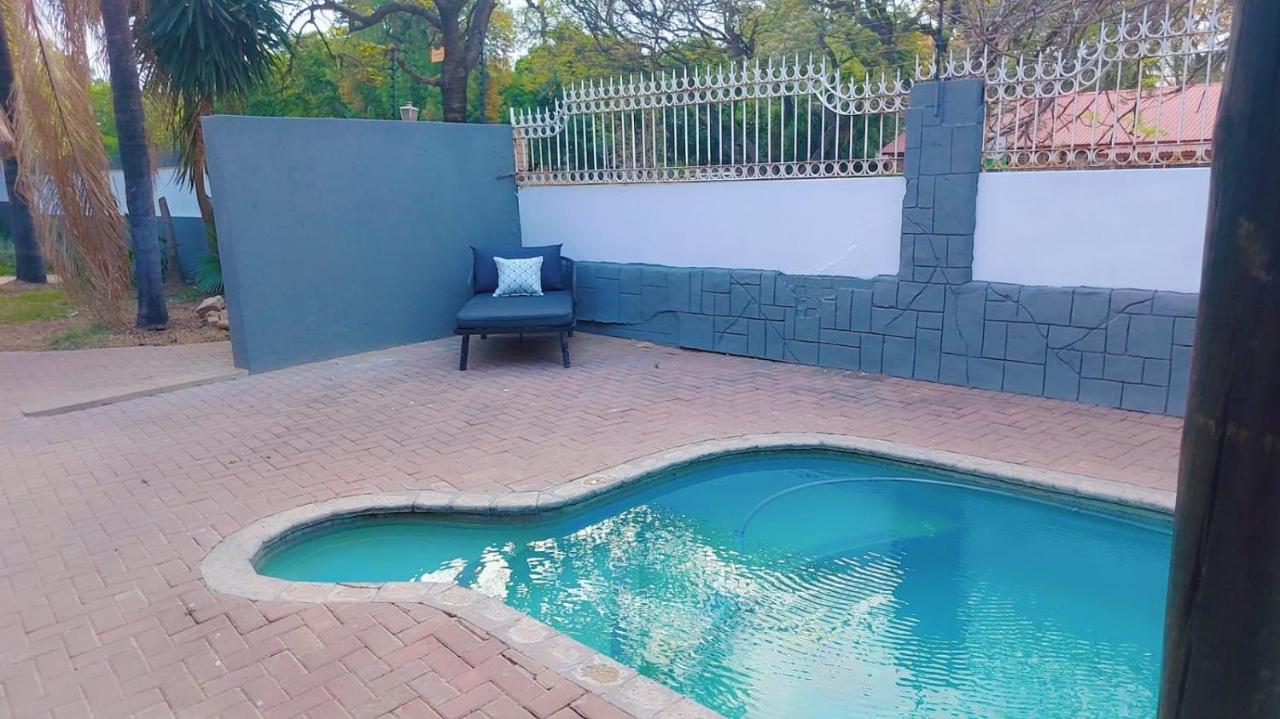 Eight Martjie Guesthouse - B&B Brits