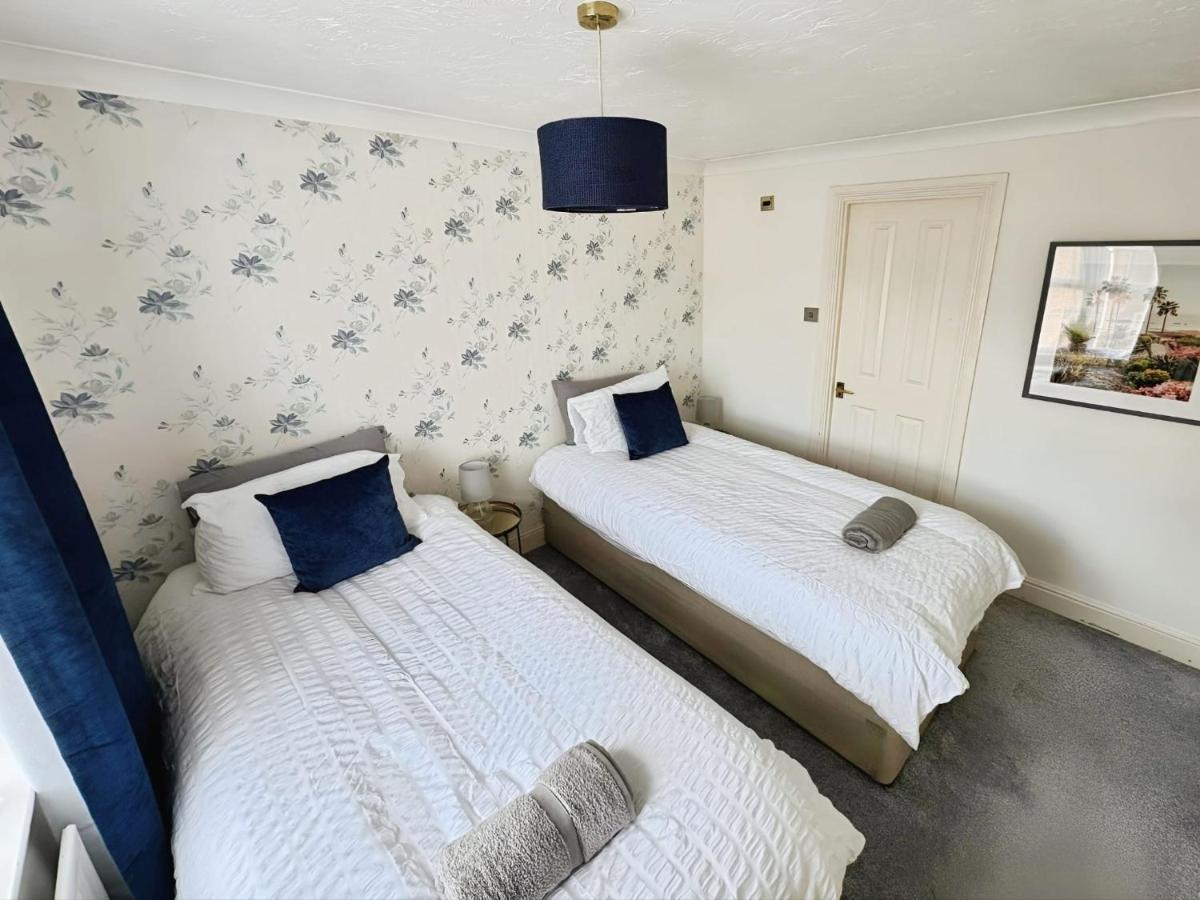 Contractor Friendly House - Sleeps upto 8 - B&B Swindon
