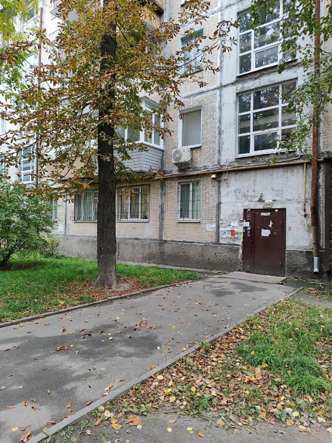 Двокімнатна на першому поверсі Нивки - Bed and Breakfast Kyiv