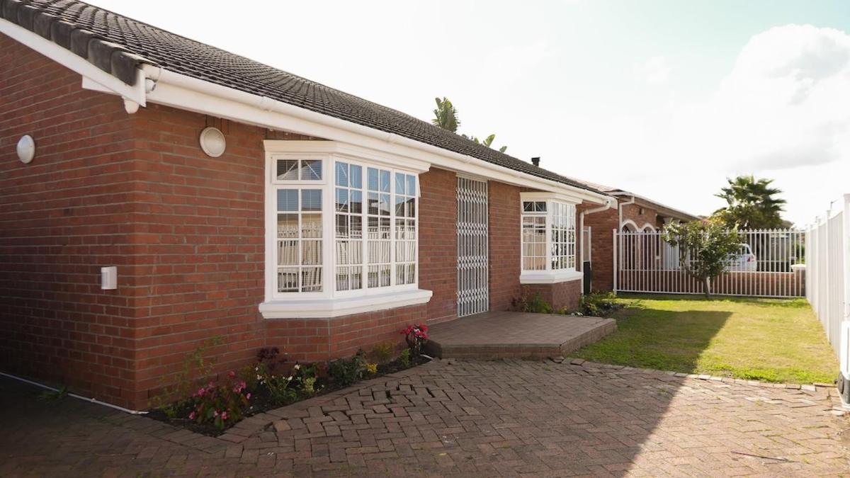 Spacious 3 Bedroom 2 Bathroom 6 Sleeper - B&B Southfield