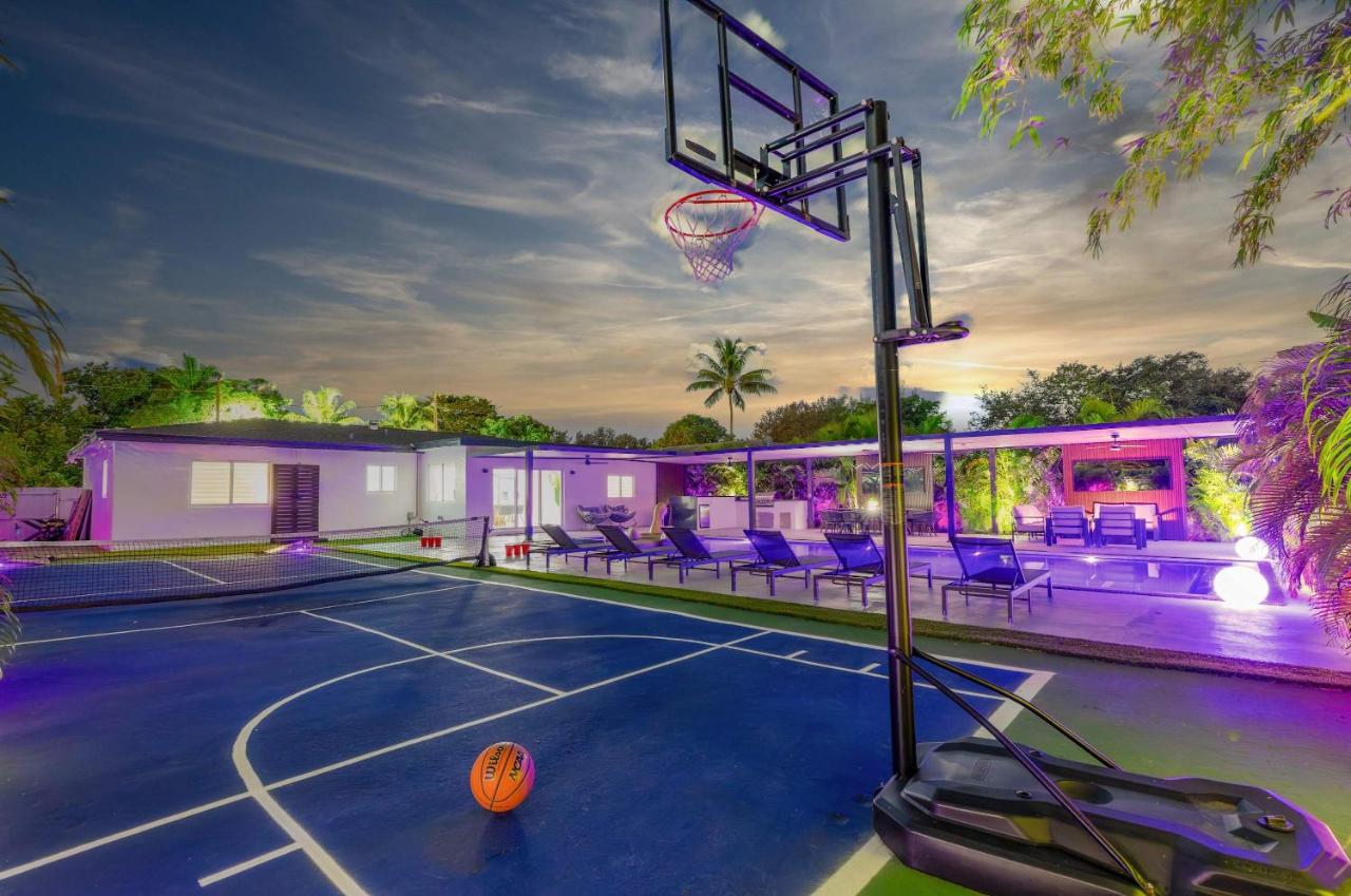 Luxury Villa Solara w Heated Pool Hot Tub BBQ - B&B Golden Glades